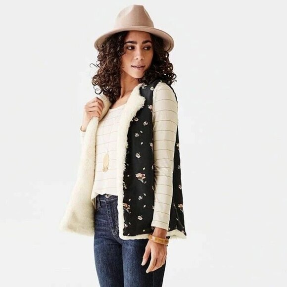 Matilda Jane Snow Way Faux Fur Reversible Vest Size Large (Womens) NWOT - Picture 2 of 5